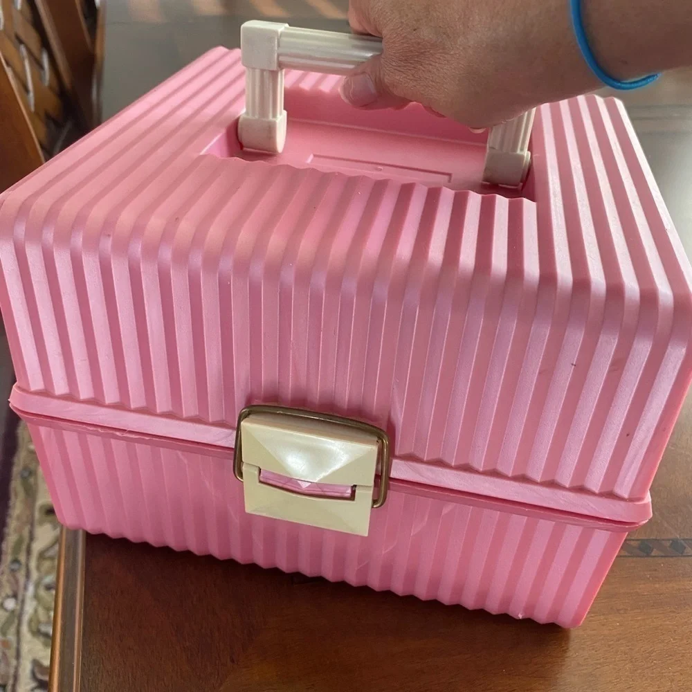 VINTAGE SASSABY pink make up organizer/ storage train case.pre-owned model 101 - Picture 9 of 11